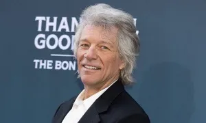 Jon Bon Jovi ngăn người phụ nữ nhảy cầu