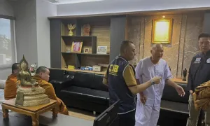Nhà sư Thái Lan bị bắt với cáo buộc tham ô, rửa tiền Nhà sư Thái Lan bị bắt với cáo buộc tham ô, rửa tiền